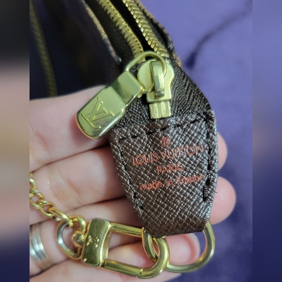 Louis Vuitton Bucket Pochette in Damier Ebene - Picture 3 of 12